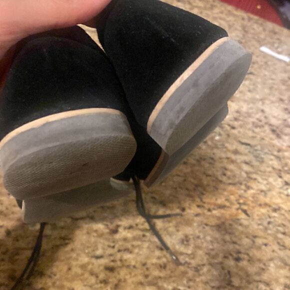 Size 8 Splendid Black Velvet Laces Shoes - Good Condition - Picture 5 of 8